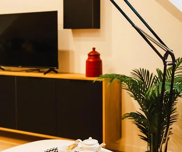 Nid Douillet à 30 Mètres De La Grande De - La Vague - *