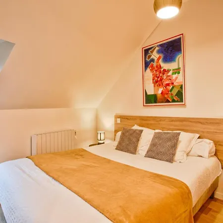 Nid Douillet A 30 Metres De La Grande De - La Vague - Houlgate