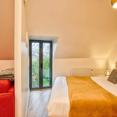 Nid Douillet A 30 Metres De La Grande De - La Vague -