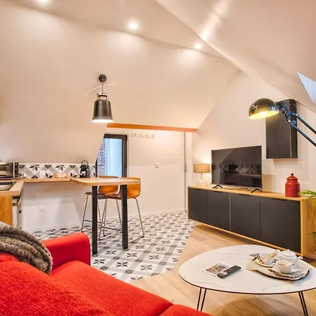 Nid Douillet A 30 Metres De La Grande De - La Vague - * Houlgate