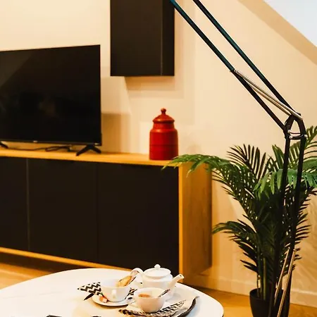 Nid Douillet A 30 Metres De La Grande De - La Vague - *