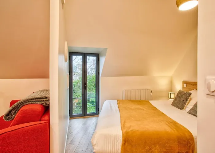 Nid Douillet A 30 Metres De La Grande De - La Vague -